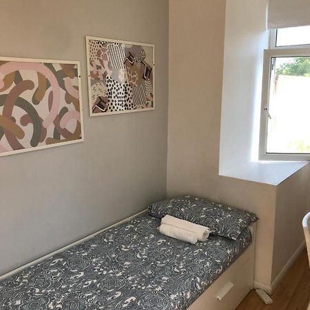 Single Bedrooms With Wifi And Underbed 10 Лондон Екстериор снимка