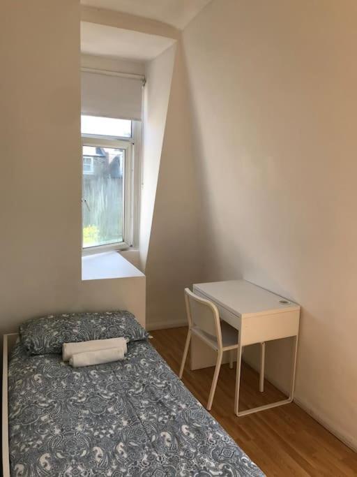 Single Bedrooms With Wifi And Underbed 10 Лондон Екстериор снимка