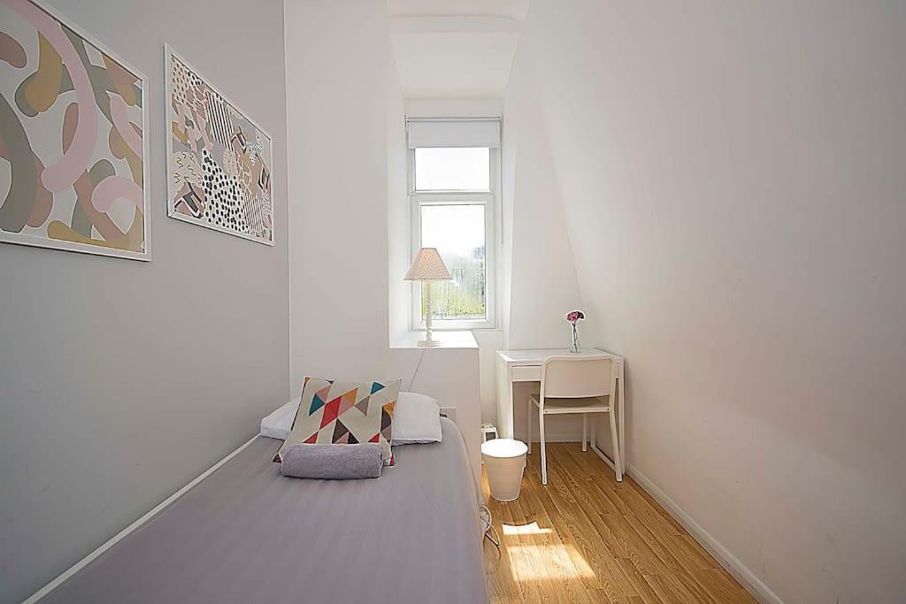 Single Bedrooms With Wifi And Underbed 10 Лондон Екстериор снимка